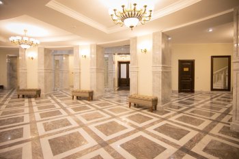 Фойе Мурманского областного драмтеатра