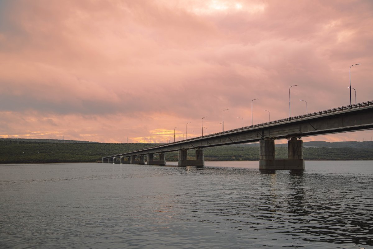 Кольский мост в Мурманске осенью