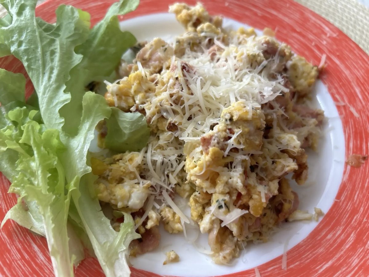 Скрэмбл с овощами.