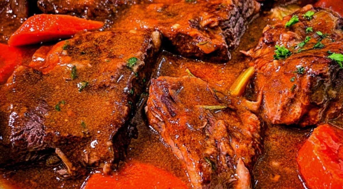Мягкое тушеное мясо.