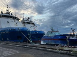 Рыболовные суда в порту Мурманска