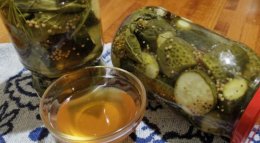 Огурцы по-дижонски с мёдом.