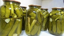 Маринованные огурцы в банках.