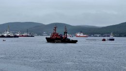 Судно в порту Мурманск во время учений