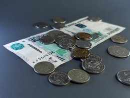 монеты и купюра