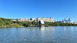 Домик моржей на Семеновском озере в Мурманске