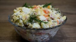 Салат с картофелем и тунцом