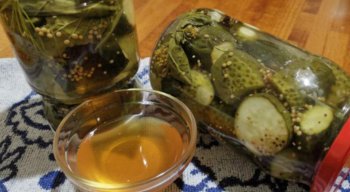 Огурцы по-дижонски с мёдом.
