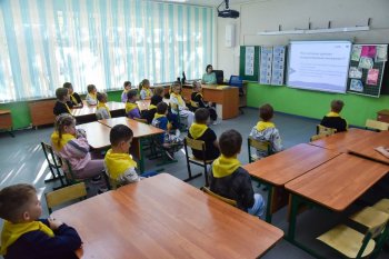 дети в школьном кабинете