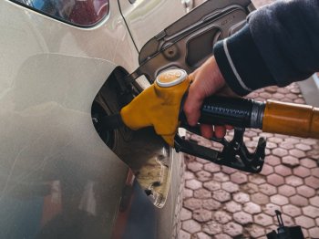 заправка автомобиля