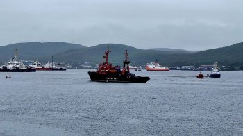 Судно в порту Мурманск во время учений