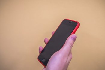 телефон в руке