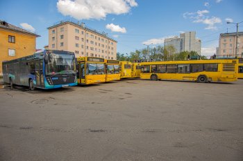 Автобусы на привокзальной площади