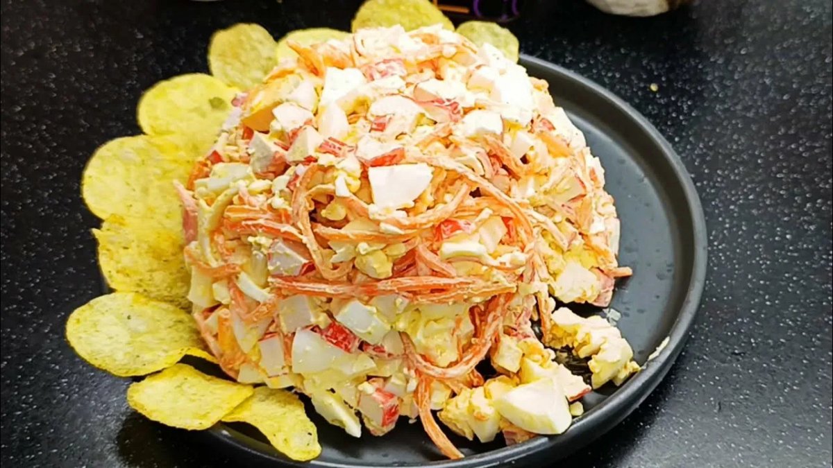 Крабовый салат с корейской морковью