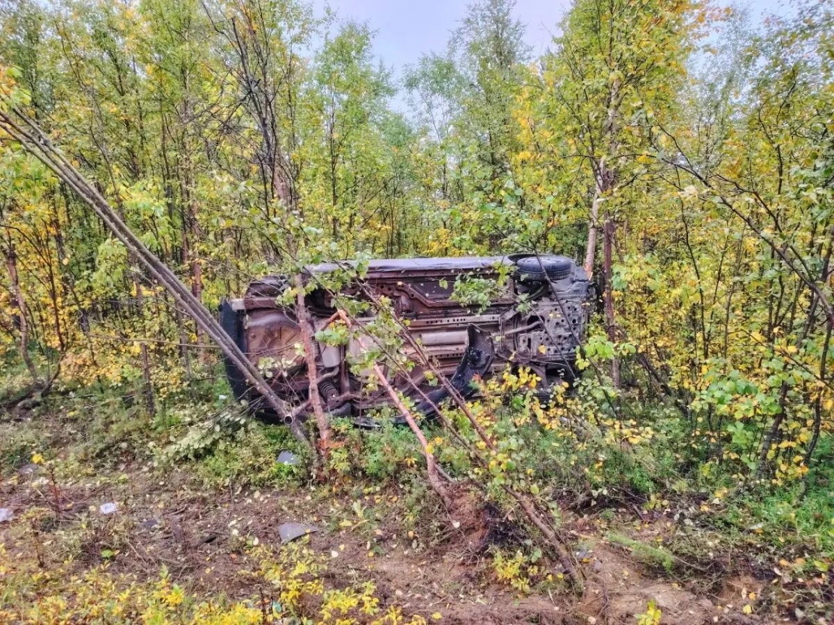 ДТП под Оленегорском, перевернутая машина