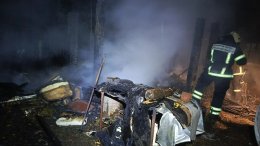 Сгоревший сарай у аэропорта Хибины