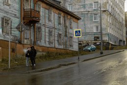 Ветхий деревянный дом на Жилстрое в Мурманске