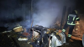 Сгоревший сарай у аэропорта Хибины