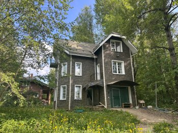 Частный дом на земельном участке