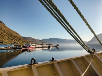 Рыболовецкое судно в море