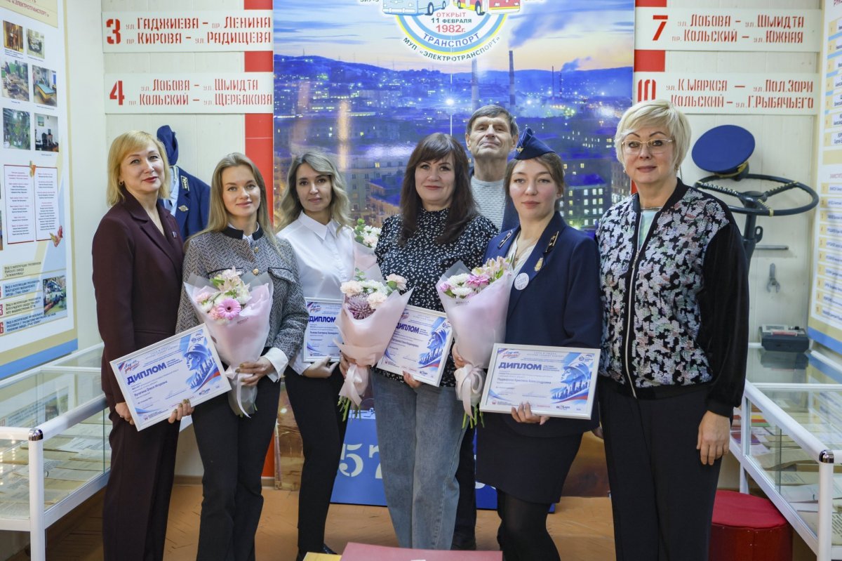 Фото с победительницами регионального этапа всероссийского конкурса.