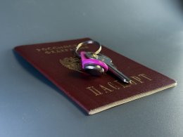 Паспорт и ключи.