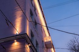 Архитектурная подсветка на фасаде дома в Мурманске