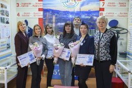 Фото с победительницами регионального этапа всероссийского конкурса.