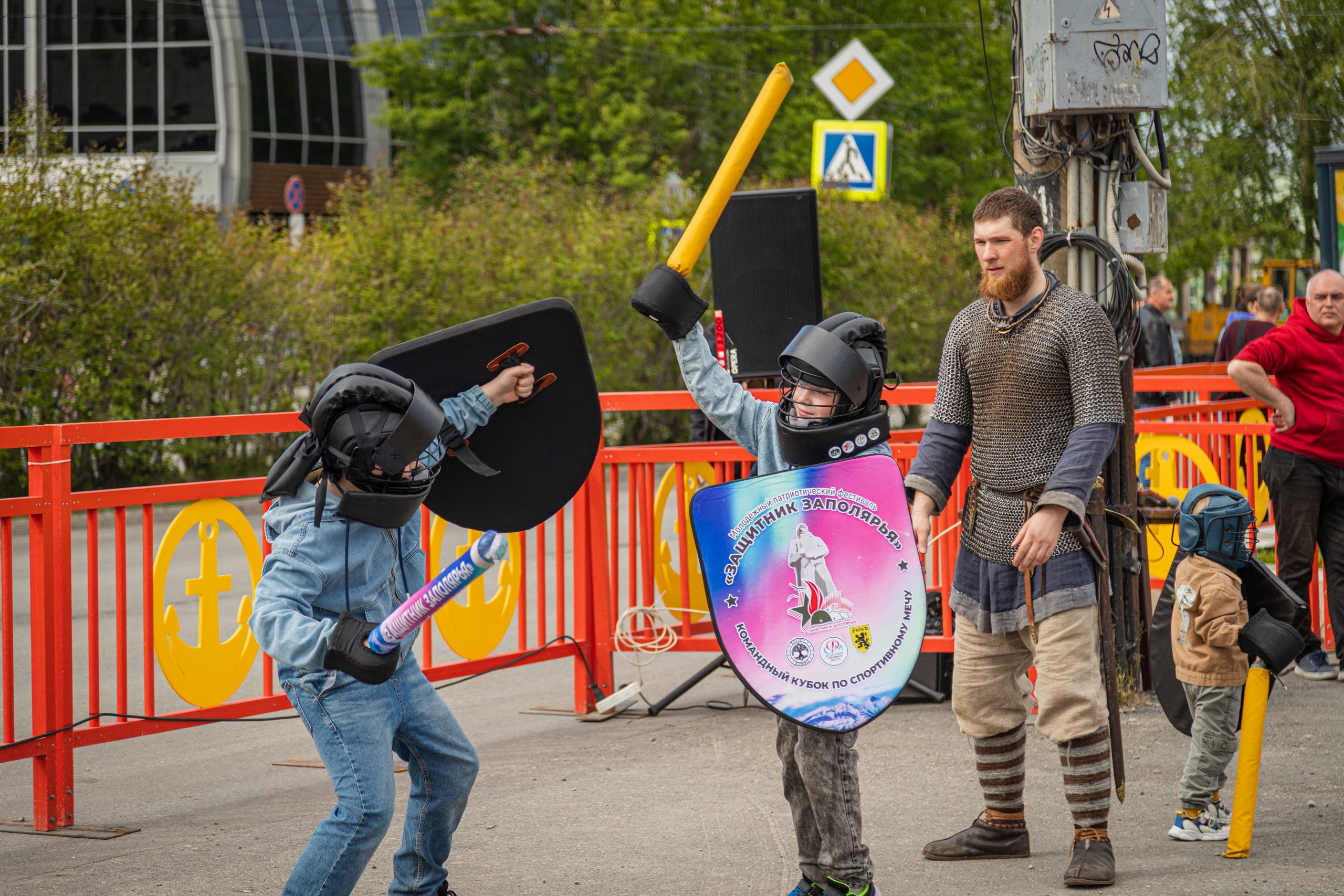 День угол. Фестиваль в лесу. Атмосфера веселья. Alfa Future people 2014. Мурманск мероприятия.